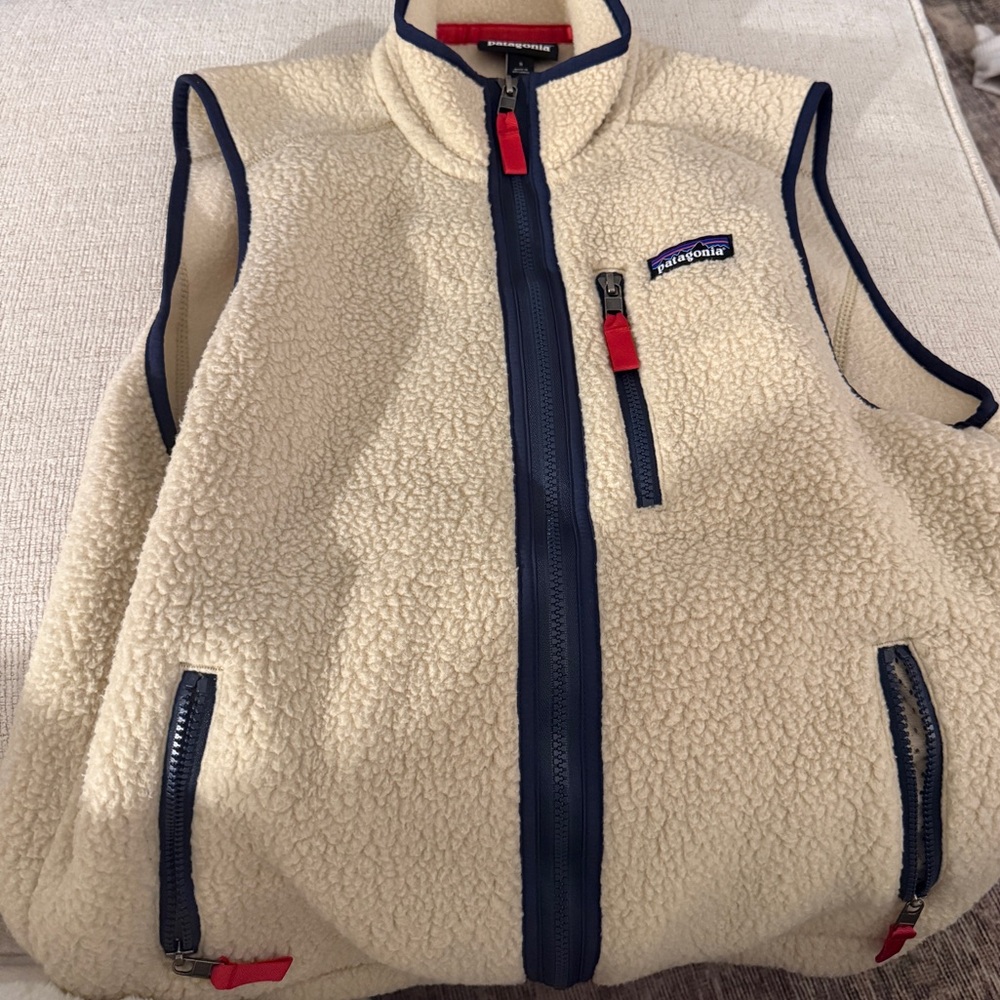 Patagonia Beige Fleece Vest with Dark Blue and Red Details